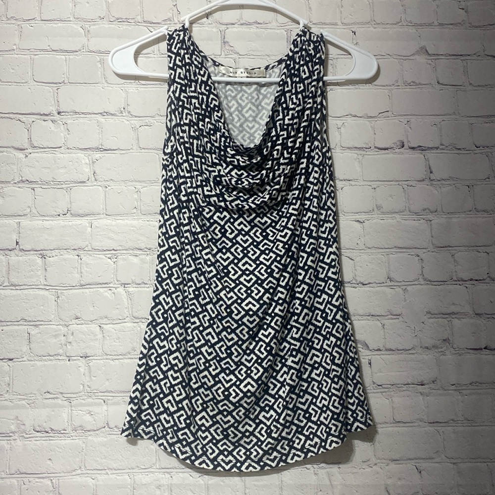 Max studio no sleeves blouse